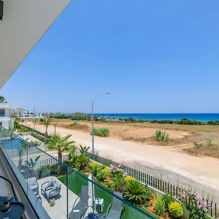 By The - Emerald Seaview *