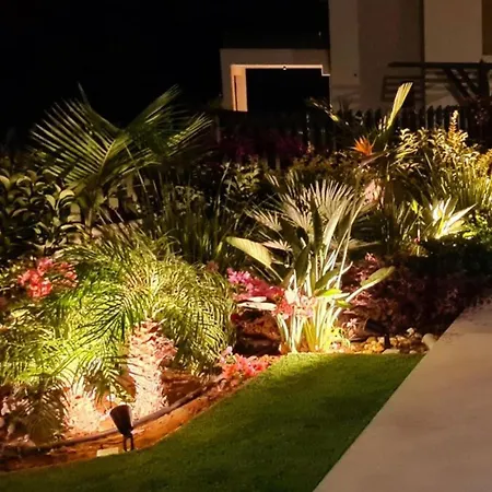 By The - Emerald Seaview וילה *