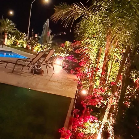 By The - Emerald Seaview וילה פרוטאראס