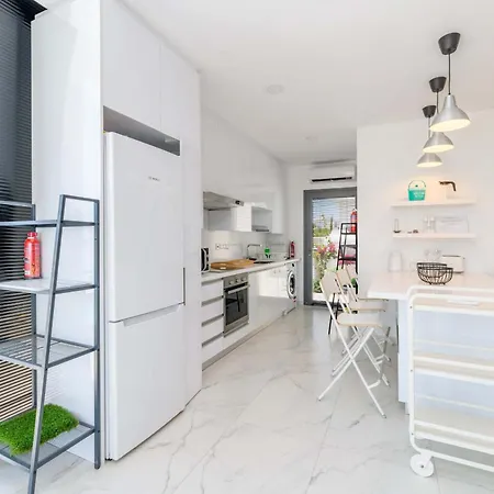 וילה By The - Emerald Seaview פרוטאראס