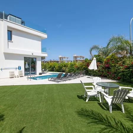 By The - Emerald Seaview Villa *