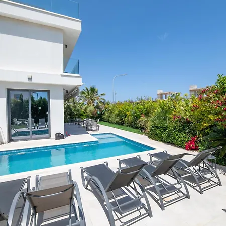 By The - Emerald Seaview Villa *
