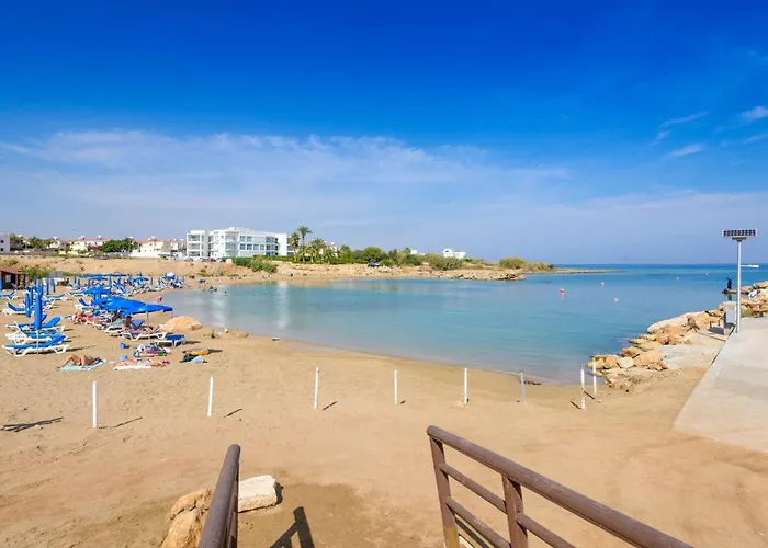 By The - Emerald Seaview Vilă *