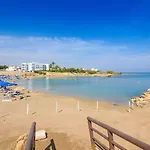 By The - Emerald Seaview 빌라 *
