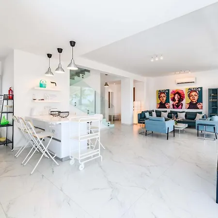 By The - Emerald Seaview Villa *