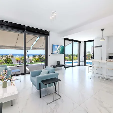 Villa By The - Emerald Seaview *