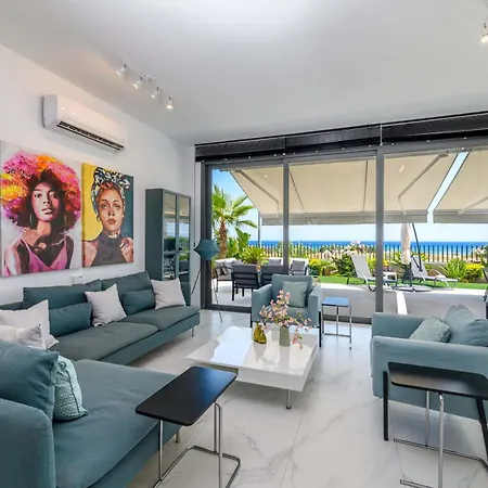 Villa By The - Emerald Seaview *