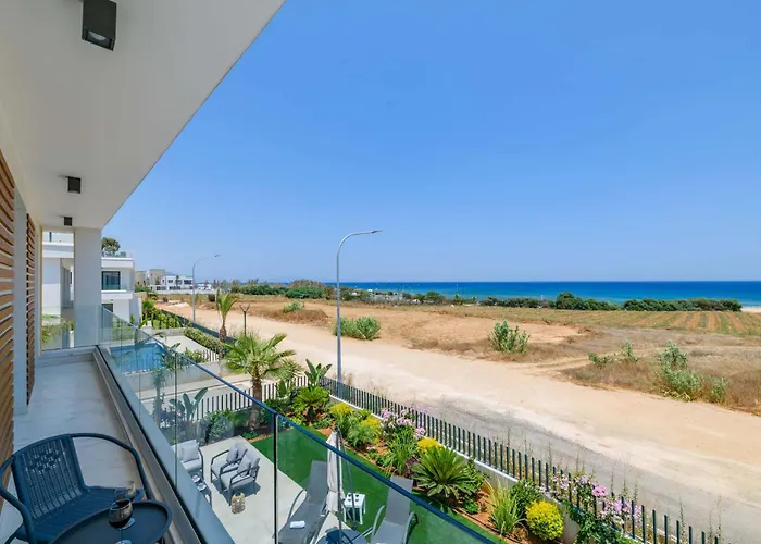 By The - Emerald Seaview *