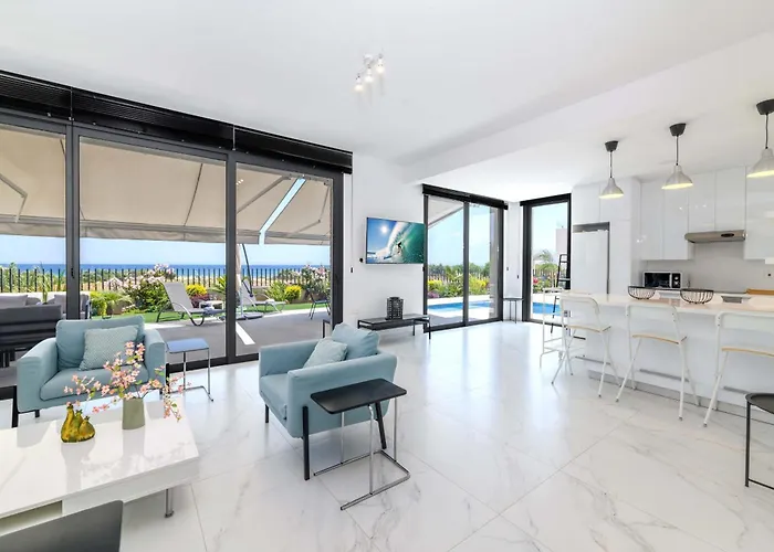 Villa By The - Emerald Seaview *