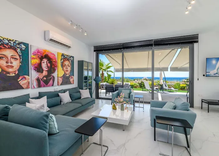 Villa By The - Emerald Seaview *